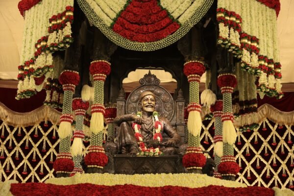 किल्ले रायगडावर छत्रपती शिवाजी महाराजांचा 352 वा शिवराज्याभिषेक सोहळा दिमाखात साजरा